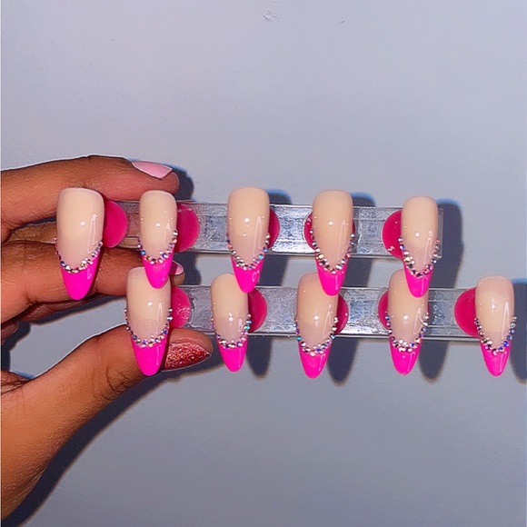 Barbie Press On Nails - Picture 1 of 2